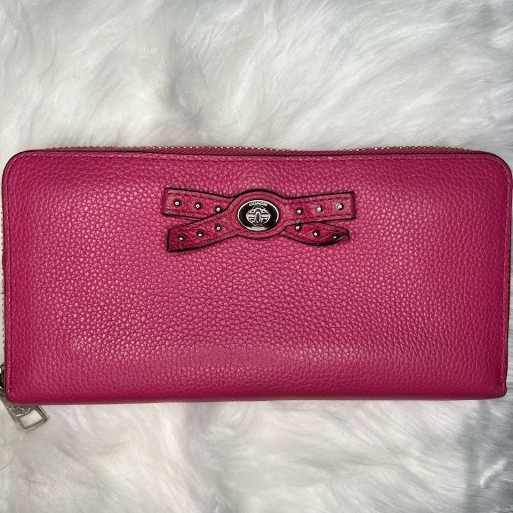 Coach Zippy Wallet